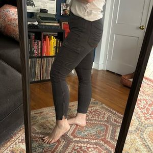 American Eagle grey cargo jegging